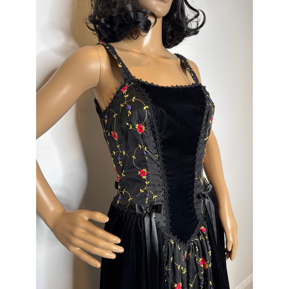 Late 80s Jeannie Nitro Gothic black velvet silk floral embroidered corset gown s - Picture 10 of 16